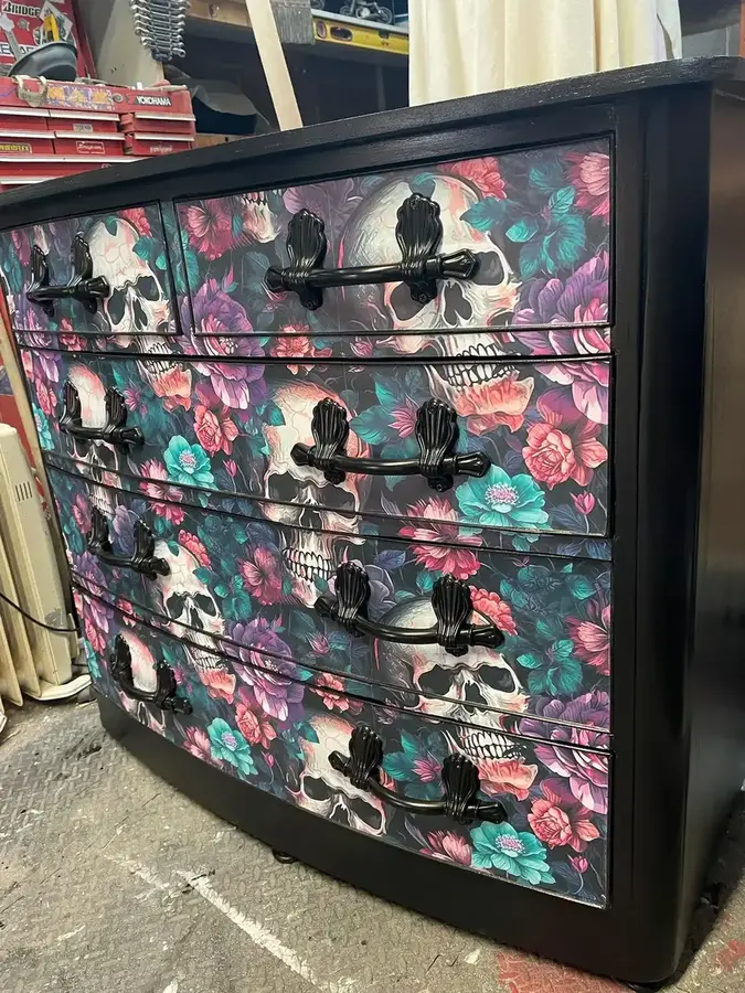 Floral statement drawers